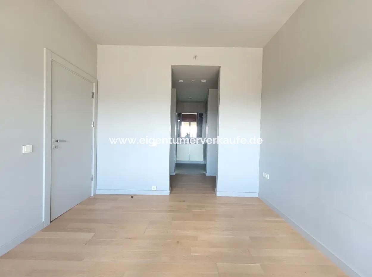 Empty İncek Loft 1+1  11Th Floor Apartment With Lake View For Rent