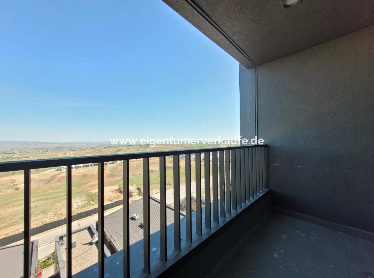 Boş İncek Loft  Satılık 1+1 Göl Manzaralı 2.Kat Daire