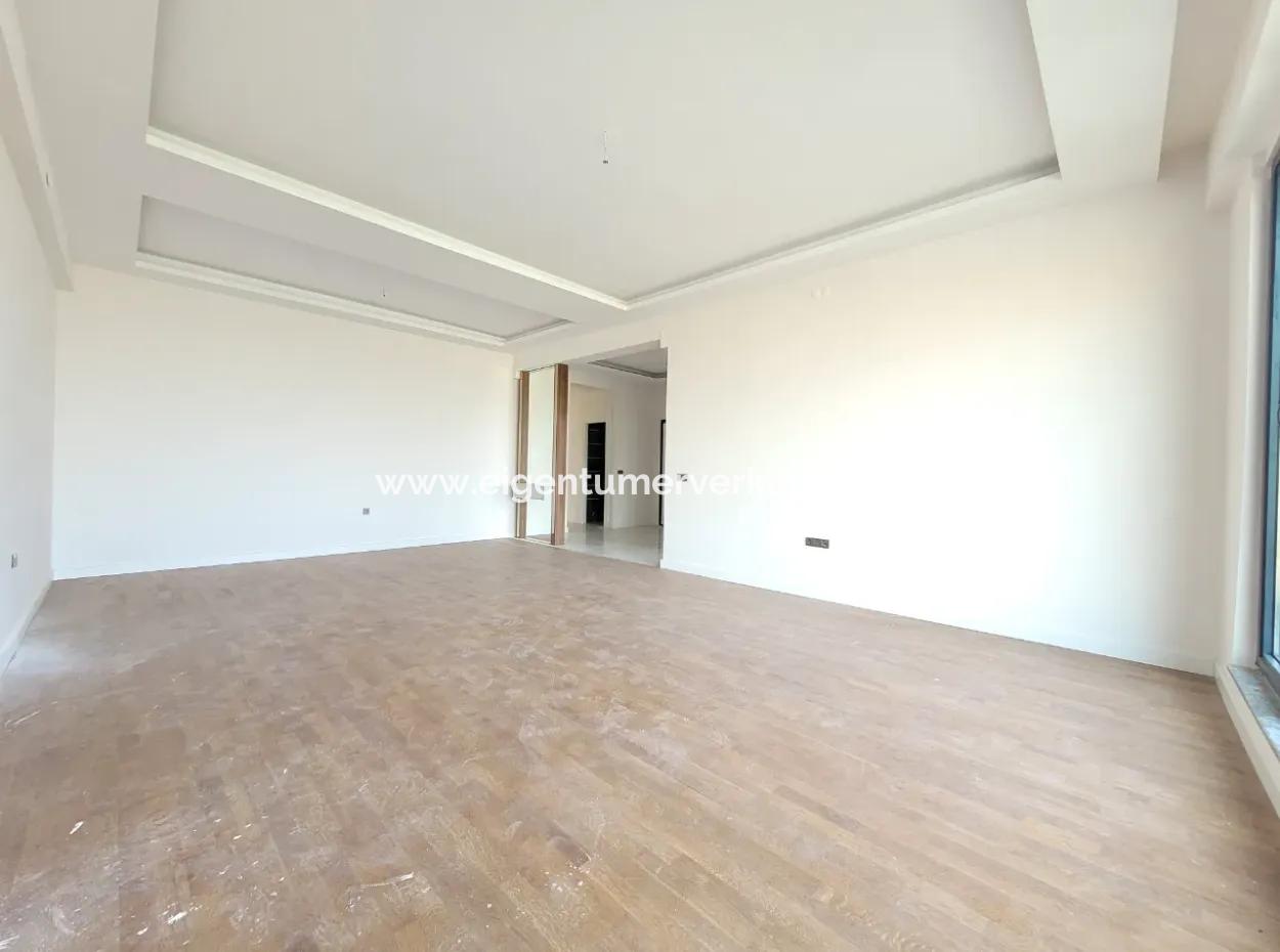 Ankara Çayyolu Alacaatlı Mh. Satılık Viole Sitesi As Royal Prestij Yatay Mimarı Bahçe Katı  4+1 Daire