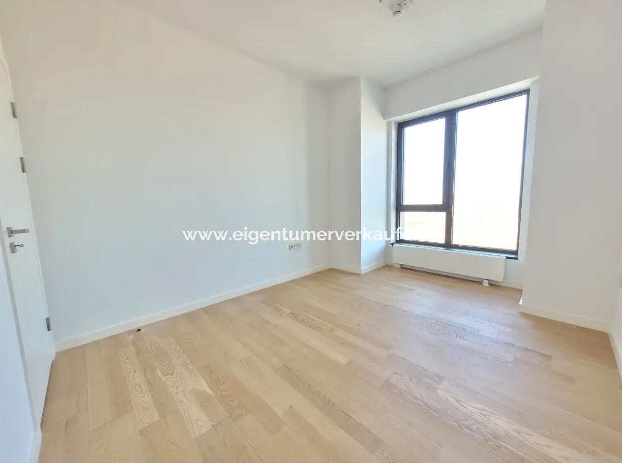 Kiracısız İncek Loft Satılık  5.5+1  Göl Manzaralı 20.Kat Daire